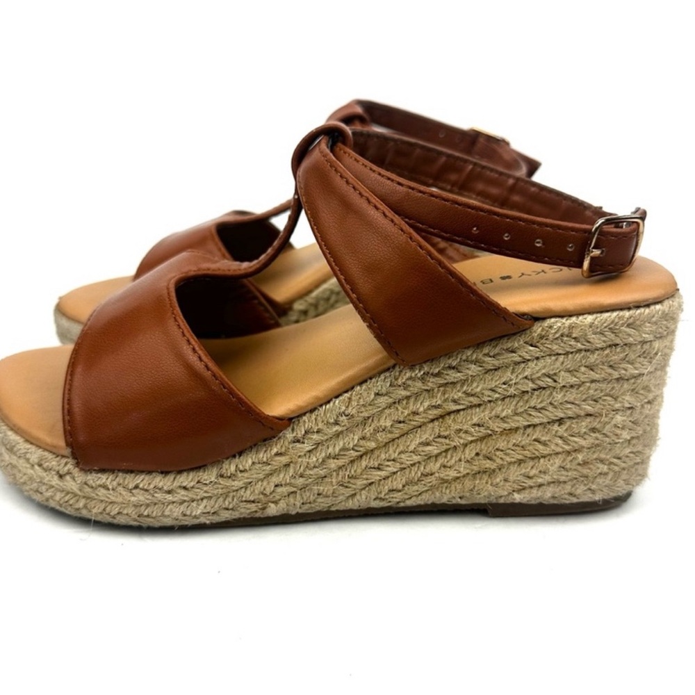 Very cute Lucky Brand sandals